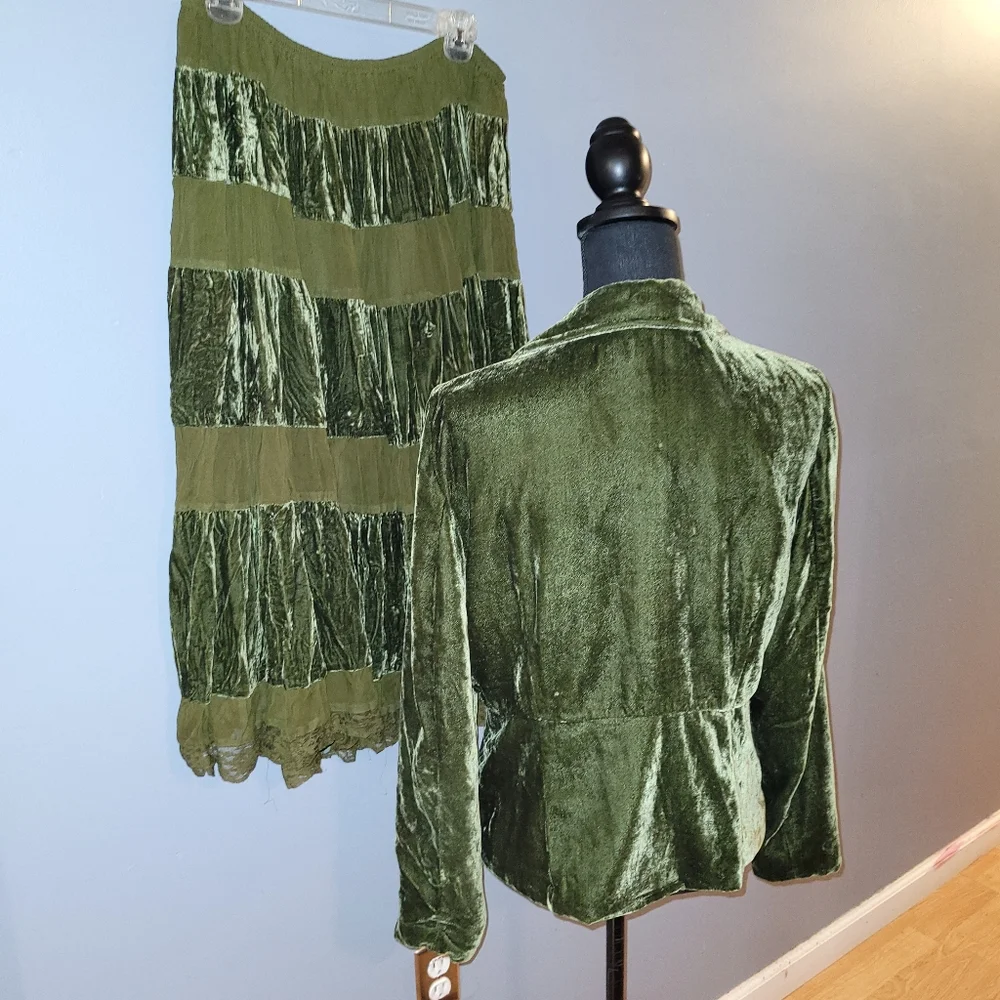 '90s Vintage Crushed Velvet Skirt & Blazer Set - Picture 9 of 11